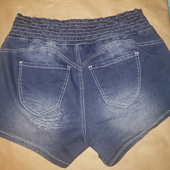 Plus Almost Famous High waist shorts - Picture 2 of 3